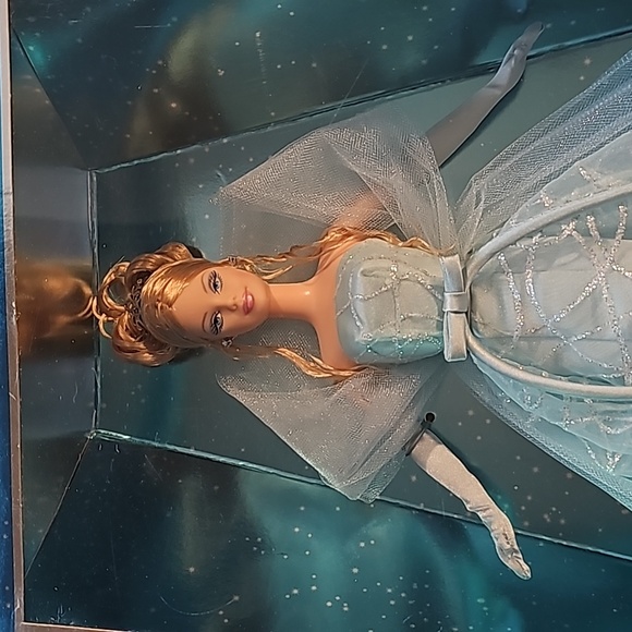 NIB 2001 Mattel Barbie Collector Edition Barbie 2001- 74299 50841 - Picture 2 of 6